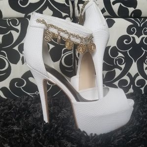 Gorgeous white heels w/ gold charm